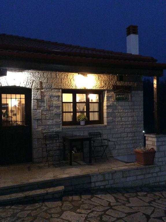 Oihalia Guesthouse Fidhakia ภายนอก รูปภาพ