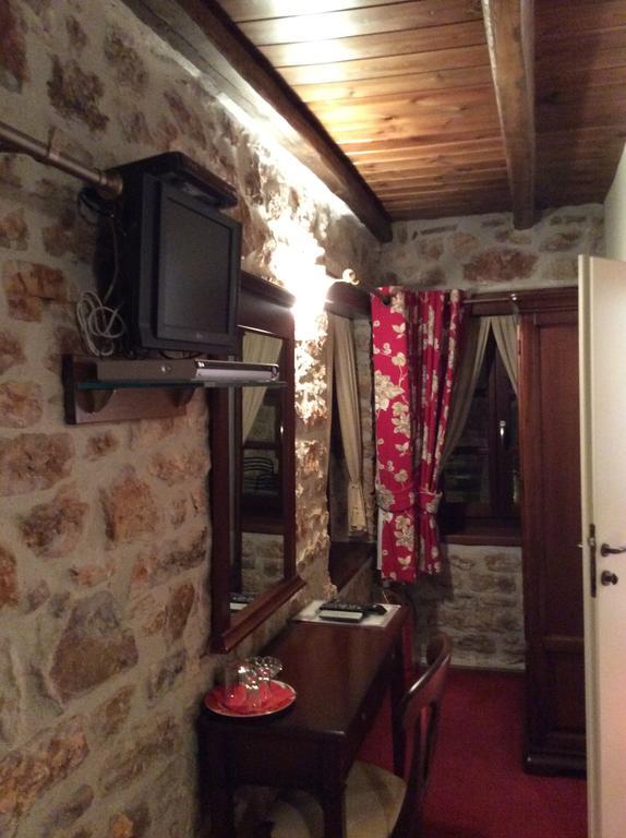 Oihalia Guesthouse Fidhakia ภายนอก รูปภาพ