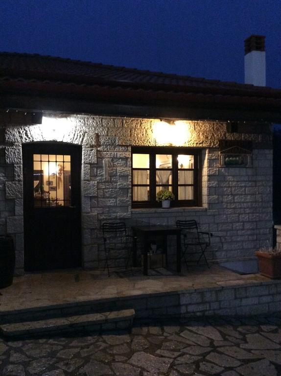 Oihalia Guesthouse Fidhakia ภายนอก รูปภาพ