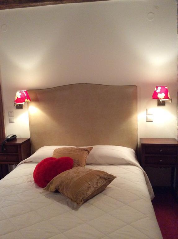 Oihalia Guesthouse Fidhakia ภายนอก รูปภาพ