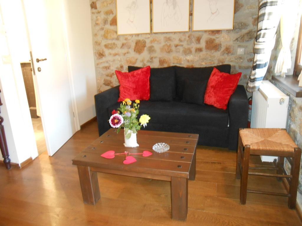 Oihalia Guesthouse Fidhakia ภายนอก รูปภาพ